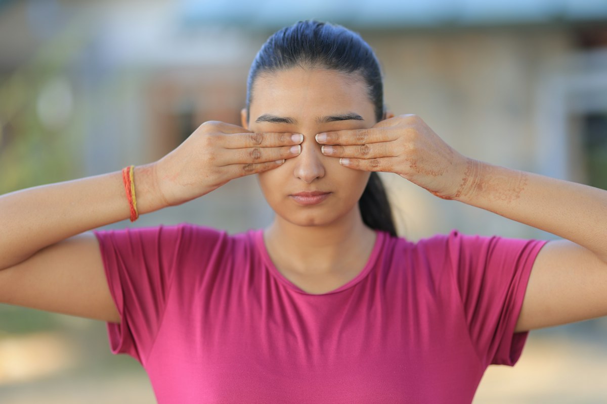 ศูนย์กลาง Eyerelaxroutinecare